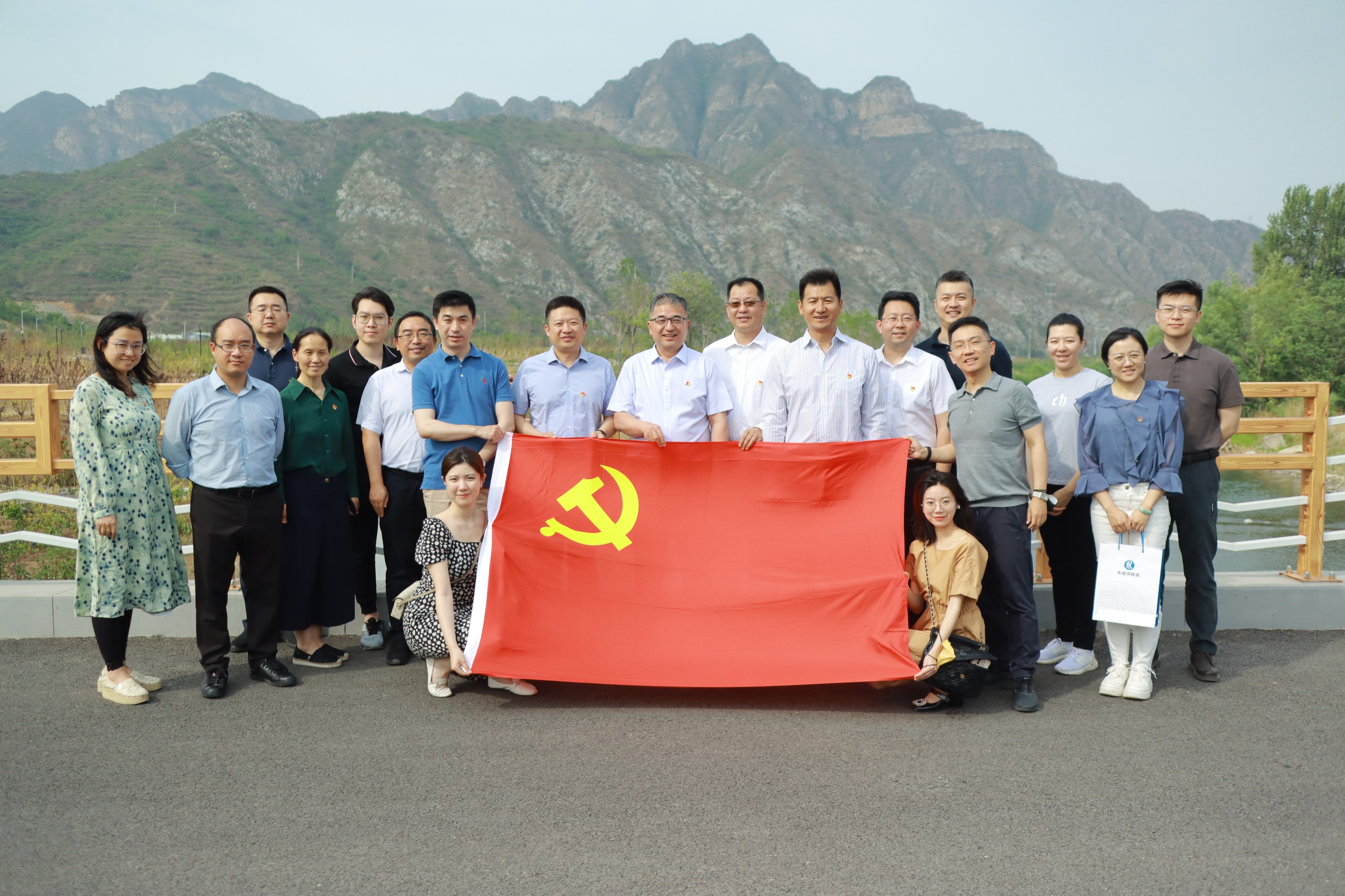 以实干担任形成推动公司“两个高质量”发展的壮大动力——公司各党支部扎实发展进建贯彻习近平新时期中国特色社会主义思想主题教育