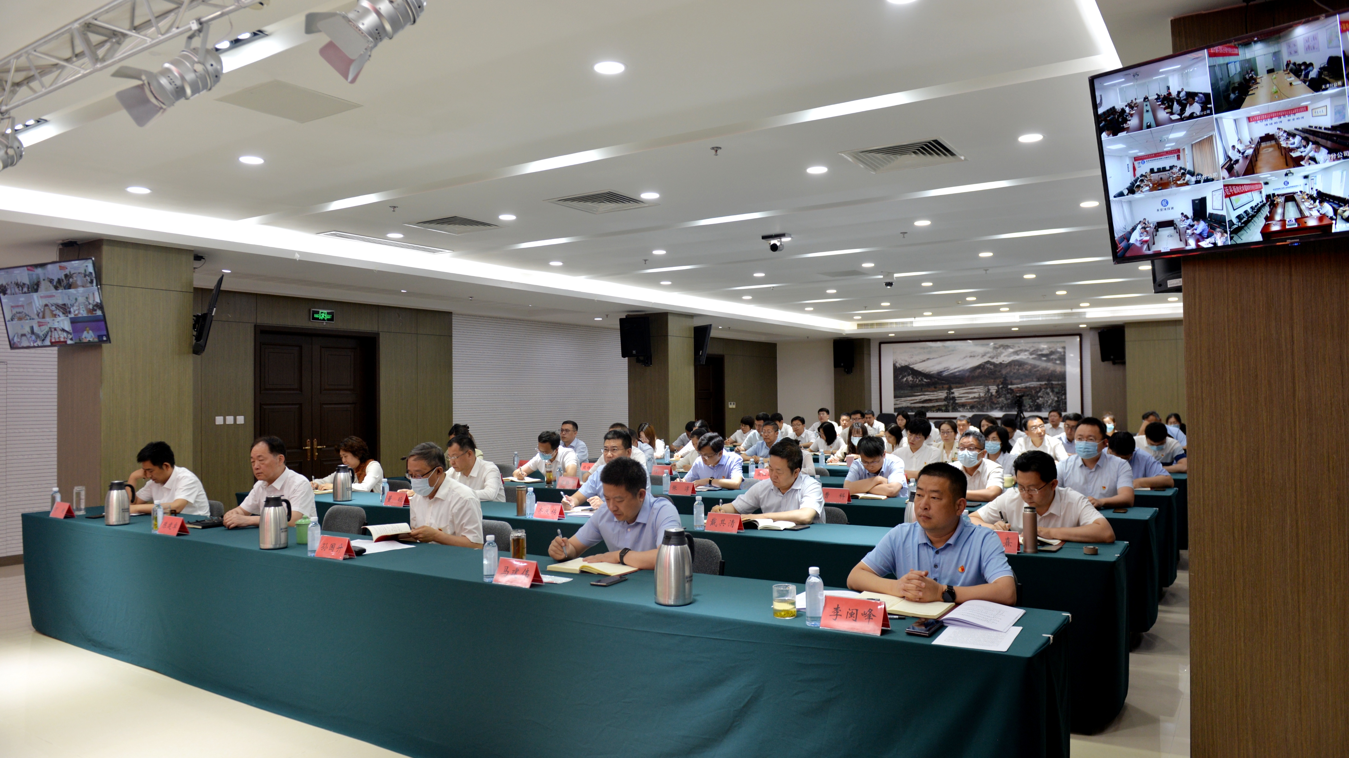 公司总经理彭增亮讲授主题教育专题党课