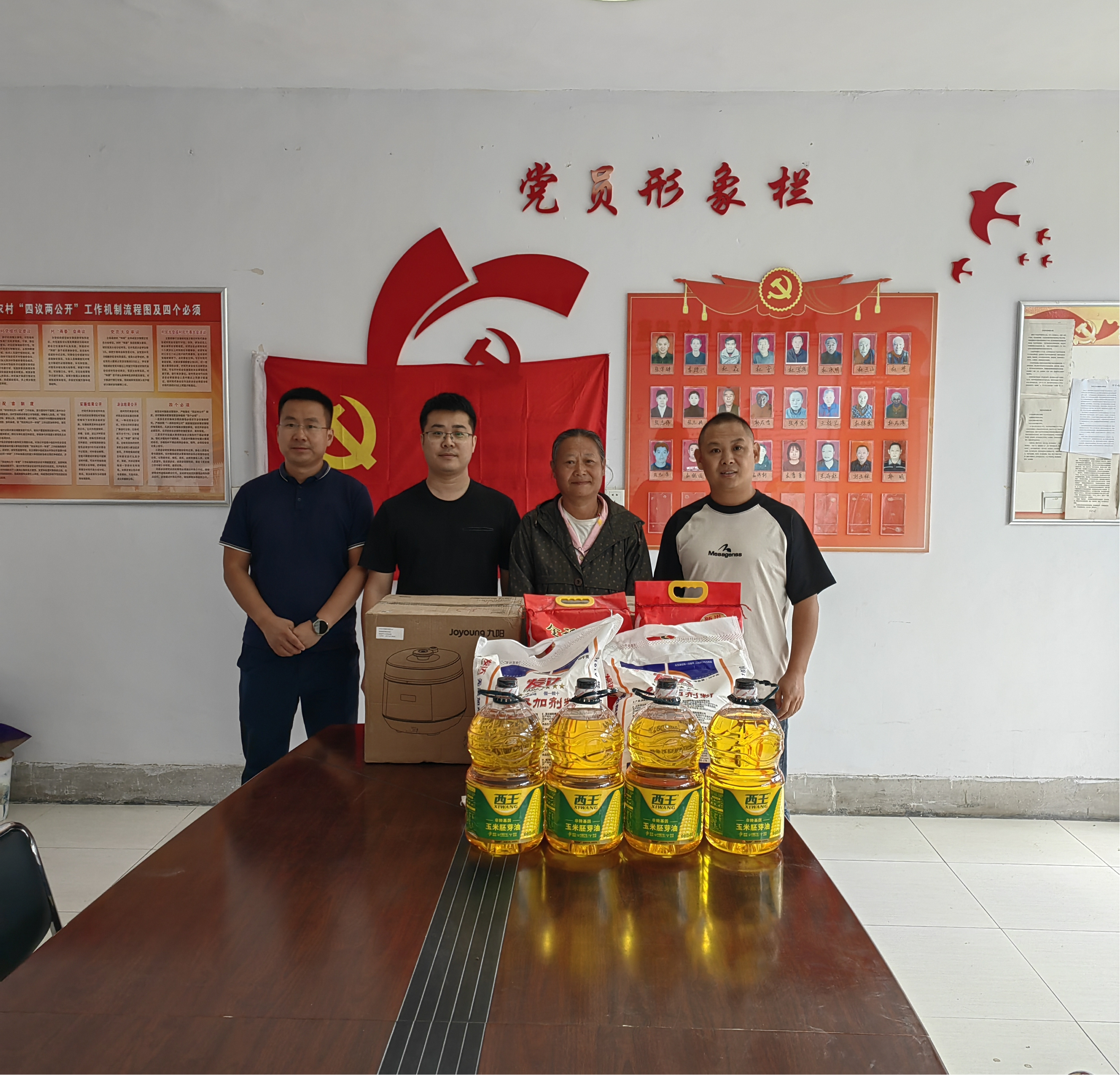 麻将胡了2流域公司慰问麻将胡了2山峡段受灾村民