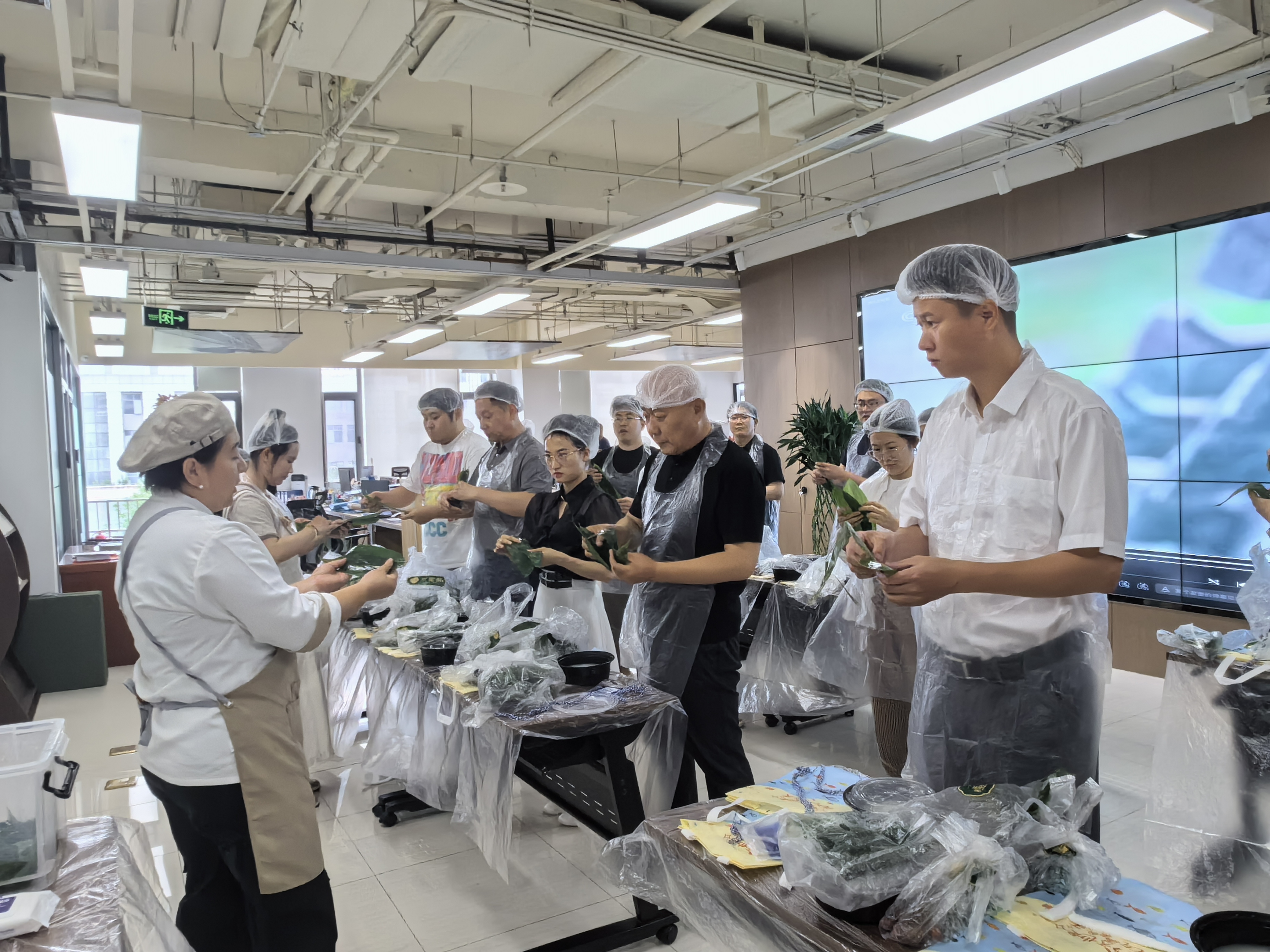 北京灾后沉建项目办进杏装粽之味 定之远”端午主题活动