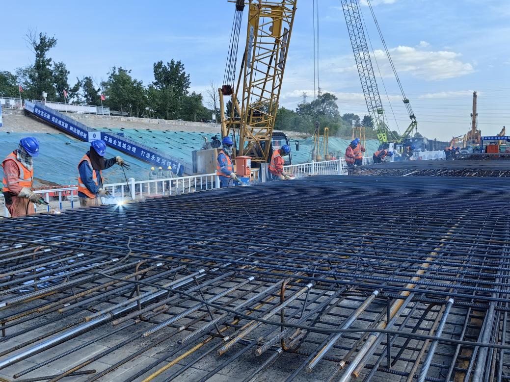 一线传真 | 麻将胡了2卢梁段综合提升工程实现防冲墙年度建设工作