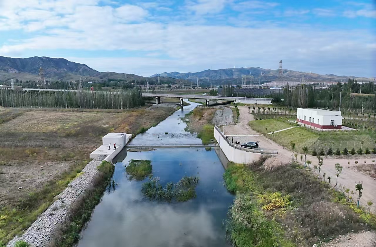 包头市十里河综合治理与生态建复工程（幼站跌水至大庆公路桥段）单元工程暨合同工程通过落成验收